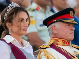 إطلالة الملكة رانيا في احتفال اليوبيل الفضي الآن