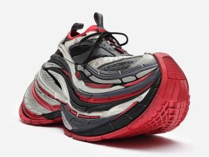 حذاء بالنسياغا الضخم حذاء بالنسياغا الضخم