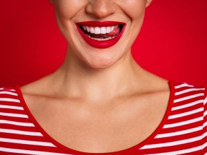 طبيب البوابة: 5 أعشاب طبيعية تساعد على تبييض الأسنان