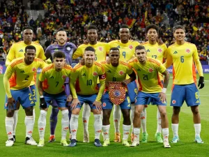Colombia's players pose prior to the international friendly football match between Romania and Colombia at the Metropolitano stadium in Madrid on March 26, 2024. (Photo by OSCAR DEL POZO / AFP)
