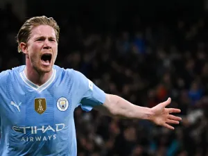 Manchester City's Belgian midfielder #17 Kevin De Bruyne celebrates after scoring his team first and equalising goal during the UEFA Champions League quarter-final second-leg football match between Manchester City and Real Madrid, at the Etihad Stadium, in Manchester, north-west England, on April 17, 2024. (Photo by Paul ELLIS / AFP)