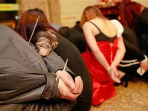 ألقت الأجهزة الأمنية القبض على "أم جمال" عبر كمين أمني محكم