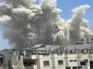 قصف مكثف على مناطق وسط غزة