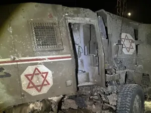 عبوتان ناسفتان انفجرتا بمركبة عسكرية من طراز النمر
