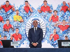 Portugal’s coach Roberto Martinez poses for a photo after a press conference to announce the Portugal’s players taking part in the UEFA Euro 2024 football tournament during a press conference at Cidade do Futebol training camp in Oeiras, outskirts of Lisbon, on May 21, 2024. Cristiano Ronaldo is included in Roberto Martinez’s 26-member squad for the EURO 2024, Martinez announced on May 21, 2024. (Photo by PATRICIA DE MELO MOREIRA / AFP)