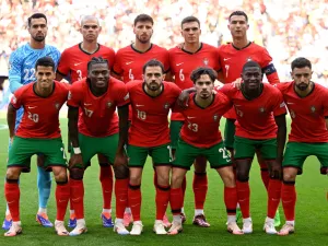 Portgual's players pose for a team photo ahead of kick-off in the UEFA Euro 2024 Group F football match between Turkey and Portugal at the BVB Stadion in Dortmund on June 22, 2024. (Photo by INA FASSBENDER / AFP)