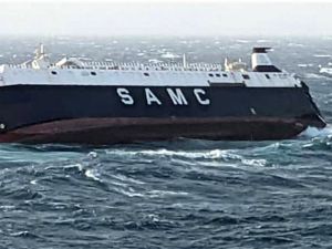Ship sinks in the Red Sea