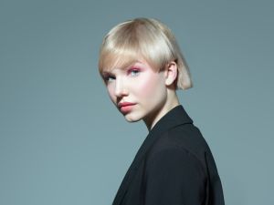 إذا كنتِ تريدين التمتّع بطلّة جذابة بالشعر القصير، إليك هذه النصائح!