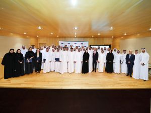 احتفلت طيران الإمارات وأكاديمية أنور قرقاش الدبلوماسية اليوم بتخريج 32 مشاركاً من الدفعة الأولى من برنامج السفير التجاري القيادي