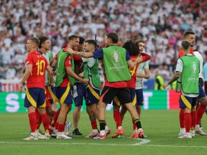 إسبانيا إلى نصف النهائي (Photo by LLUIS GENE / AFP)