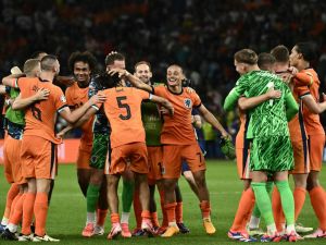 هولندا تحجز مقعدا في نصف نهائي يورو 2024 (Photo by Angelos Tzortzinis / AFP)