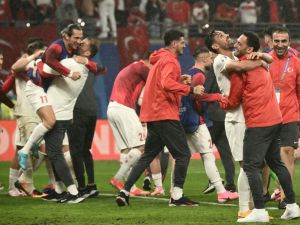 تركيا إلى ربع النهائي (Photo by Angelos Tzortzinis / AFP)