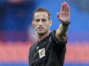  تعرف الآن على حكم قمة الأهلي وبيراميدز