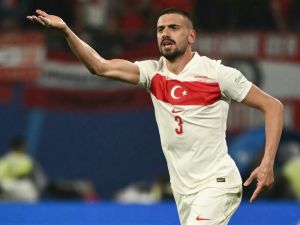 ميريح ديميرال (Photo by Angelos Tzortzinis / AFP)