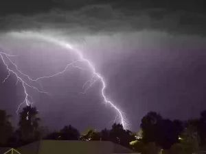 ليس بسبب الأمطار!! الإنذار الأحمر في جازان وعسير
