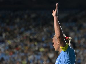 هالاند يقود سيتي أمام ميلان (Photo by Peter Zay / AFP)