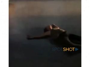 فتاة تفترش الأرض في لبنان فتاة تفترش الأرض في لبنان