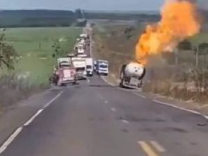 لحظة إنفجار صهريج في البرازيل لحظة إنفجار صهريج في البرازيل