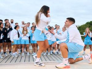 أفراح في الأولمبياد: بعثة الأرجنتين تشهد أول عرض زواج في القرية الأولمبية أفراح في الأولمبياد: بعثة الأرجنتين تشهد أول عرض زواج في القرية الأولمبية