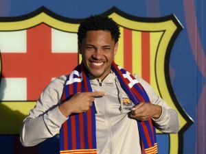برشلونة يعتزم بيع فيتور روكي هذا الصيف