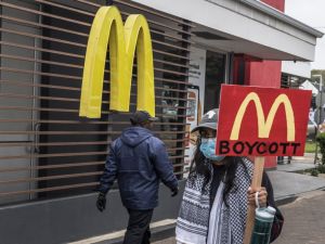 McDonald’s struggles deepen as sales fall for 1st time since 2020