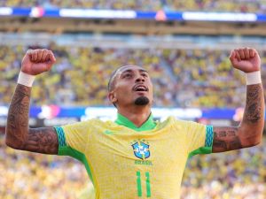 هل يوافق رافينيا على الانتقال من برشلونة إلى نادي النصر؟