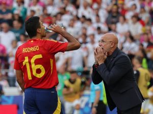 تصريحات مدرب إسبانيا دي لافوينتي عن نجم مانشستر سيتي رودري