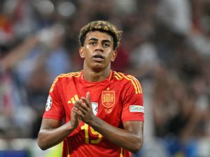 برشلونة يرفض عرض باريس سان جيرمان من أجل لامين يامال