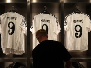 موعد حفل تقديم كيليان مبابي اليوم مع ريال مدريد والقنوات الناقلة