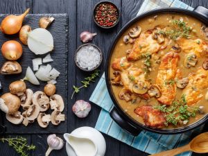 دجاج مارسالا على طريقة تراتوريا مع الكريمة