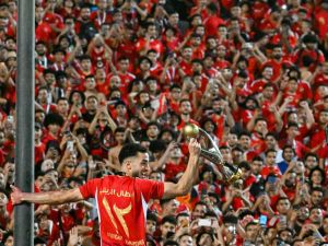 الأهلي يتطلع لتحقيق انتصار على بيراميدز متصدر الترتيب (Photo by Khaled DESOUKI / AFP)