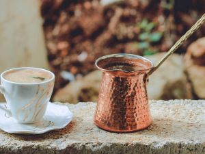 طبيب البوابة: مخاطر الشرب من الأكواب النحاسية