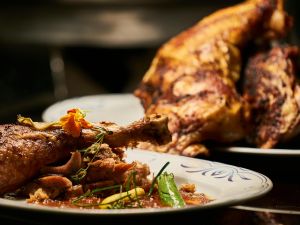 الدجاج الفرنسي بصلصة النبيذ (Coq au Vin)