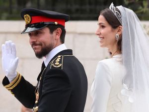 لقطات جديدة من زفاف الأمير حسين ورجوة لقطات جديدة من زفاف الأمير حسين ورجوة