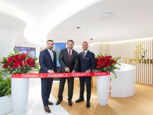 طيران الإمارات تفتتح متجراً جديداً للحجز والمبيعات في هونج كونج