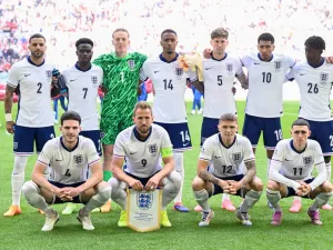 England's players pose for the group photo at the start of the UEFA Euro 2024 quarter-final football match between England and Switzerland at the Duesseldorf Arena in Duesseldorf on July 6, 2024. (Photo by INA FASSBENDER / AFP)