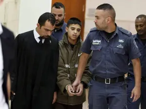 صورة أرشيفية من محاكمة الطفل الأسير لدى الاحتلال الإسرائيلي أحمد المناصرة
