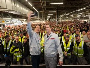 Makoto Uchida receives honorary award from the United Kingdom