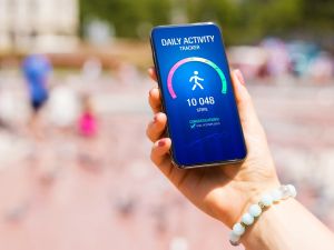 طبيب البوابة: ما هو المشي للخلف وما فائدته؟