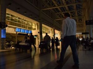 عتمة مطار بيروت