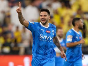 ميتروفيتش يتصدر هدافي دوري روشن (Photo by AFP)
