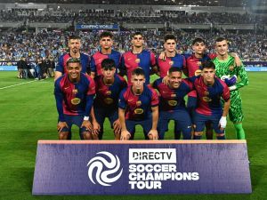 فريق برشلونة (Photo by CHANDAN KHANNA / AFP)