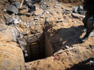 أنباء عن تفيجير نفق 