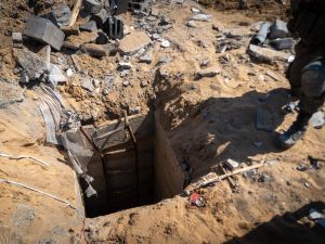 أنباء عن تفيجير نفق 