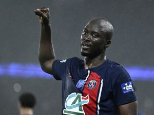 دانيلو بيريرا (Photo by JULIEN DE ROSA / AFP)