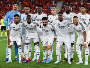 فريق ريال مدريد (Photo by OSCAR DEL POZO / AFP)