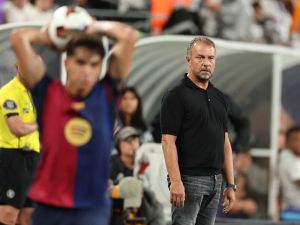 فليك يوجه انتقادات لاذعة للاعبي برشلونة بعد الفوز على ريال مدريد