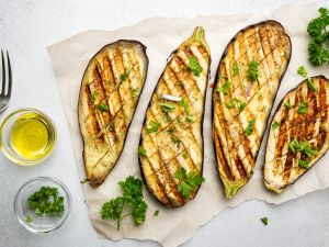 جيرو الباذنجان (نسخة نباتية من الشطيرة اليونانية)