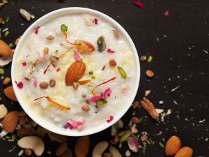 بودنغ الأرز بحليب اللوز  (وصفة نباتية)