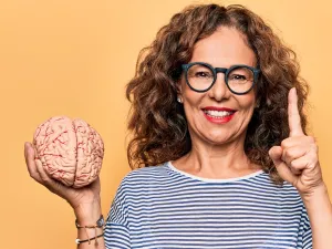 طبيب البوابة: 5 مجموعات غذائية قوية لتعزيز صحة الدماغ